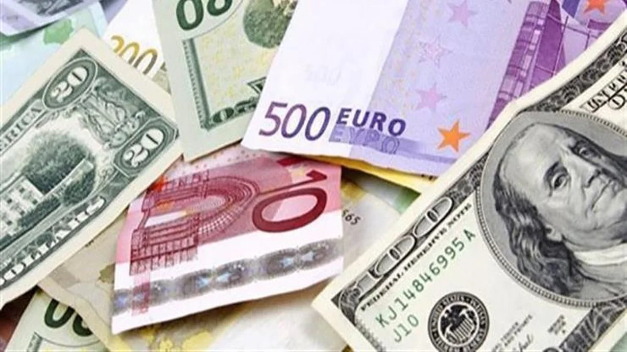 أسعار العملات الأجنبية في مصر تتباين عقب قرار الفيدرالي الأمريكي بتثبيت سعر الفائدة